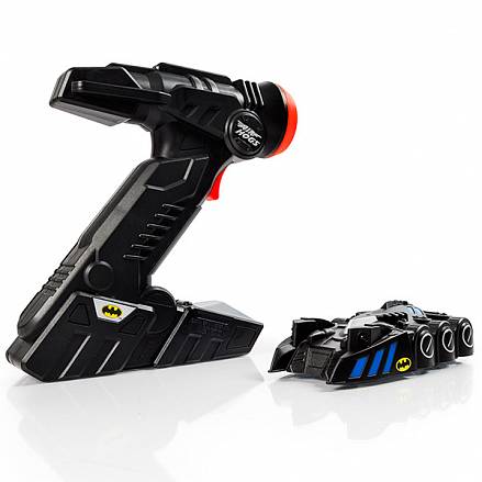 Бэтмобиль AirHogs следующий за лучом